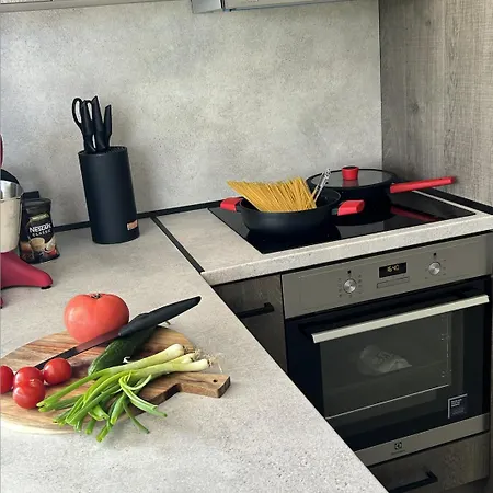 Homes 100m From * Никити