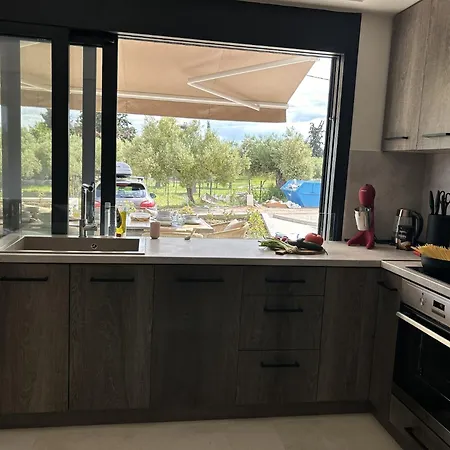 Апартаменты Homes 100m From Никити