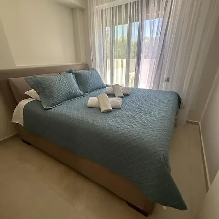 Homes 100m From Nikiti (Sithonia)