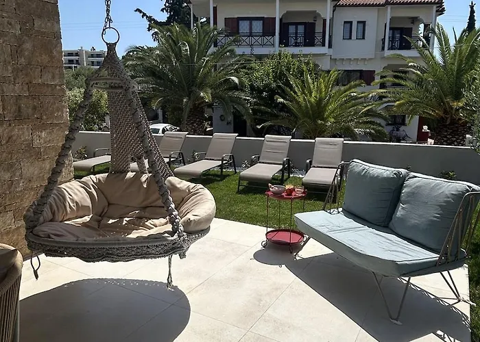 Homes 100m From * نيكيتي