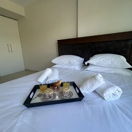 Homes 100m From דירה ניקיטי