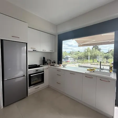 Homes 100m From Νικήτη