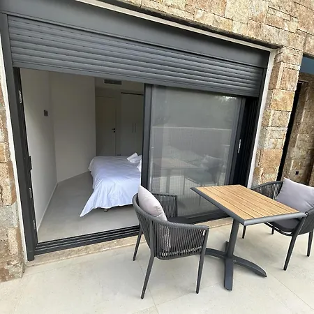 Homes 100m From * ניקיטי