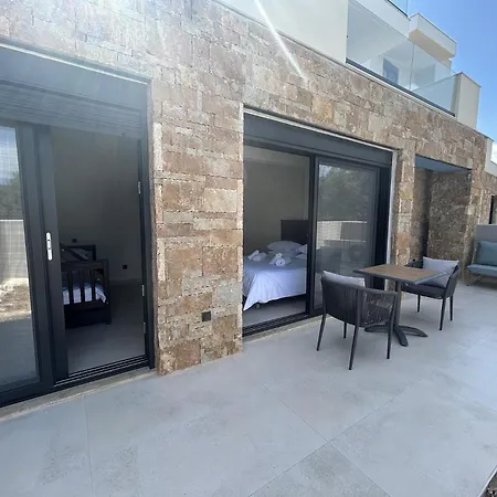 Homes 100m From * ניקיטי