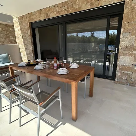 Homes 100m From דירה ניקיטי