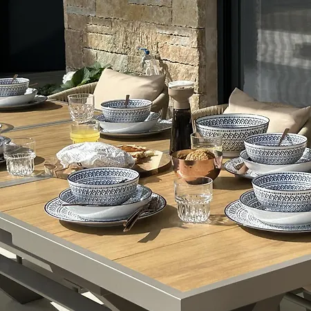 Homes 100m From ניקיטי