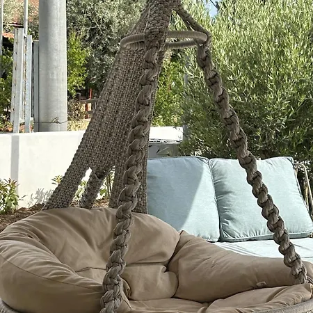 Homes 100m From דירה