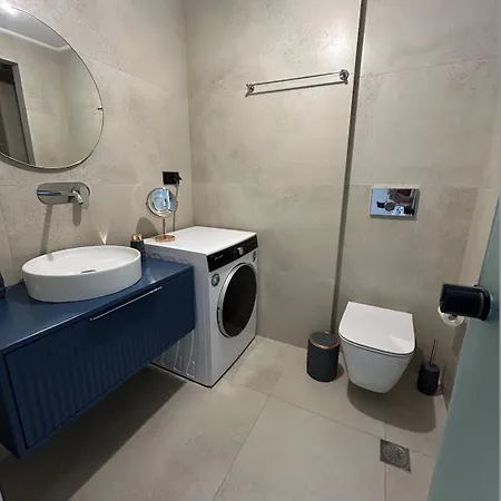 Homes 100m From ניקיטי