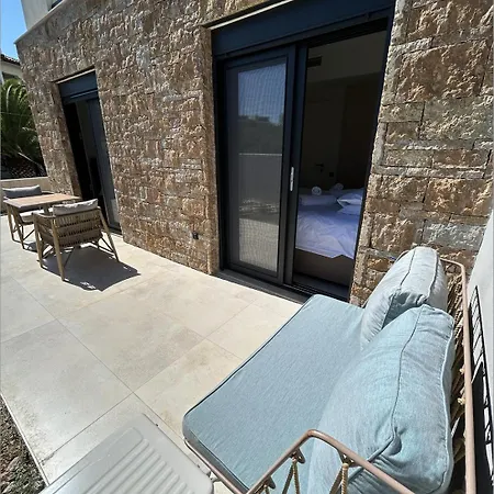 Homes 100m From דירה