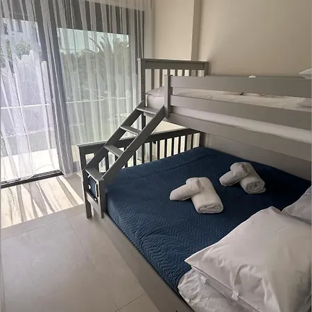 Homes 100m From דירה ניקיטי