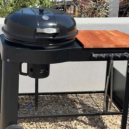 דירה Homes 100m From ניקיטי