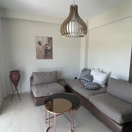 Homes 100m From דירה