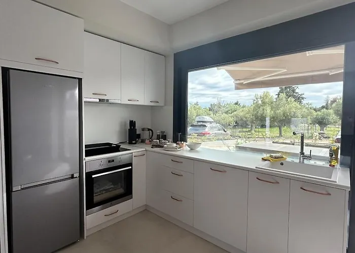 Homes 100m From Никити