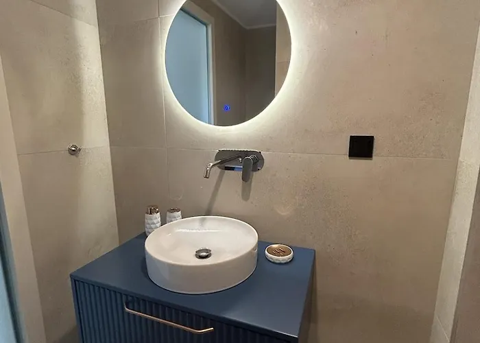 Homes 100m From Никити