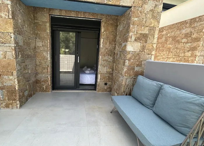 Homes 100m From