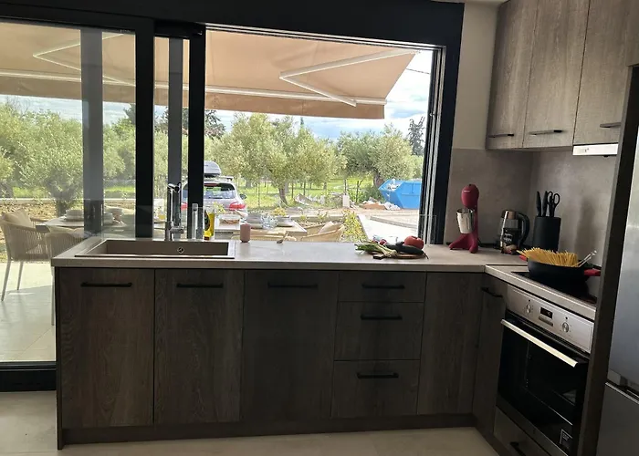 Апартаменты Homes 100m From Никити