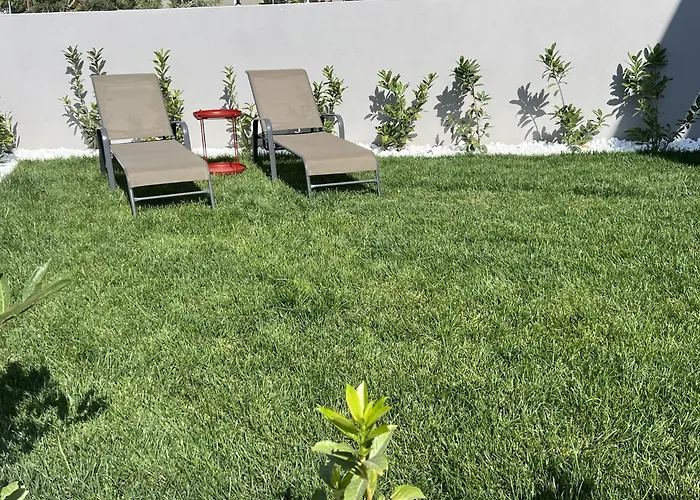 Homes 100m From * Никити