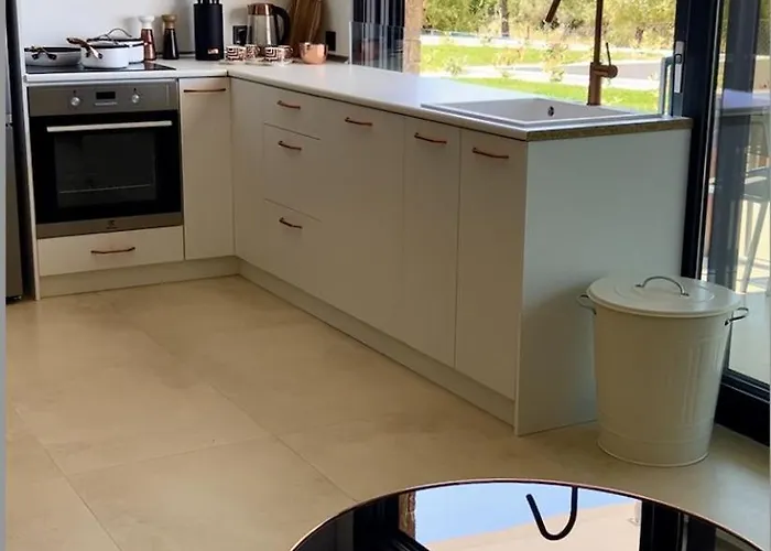 Homes 100m From Апартаменты Никити