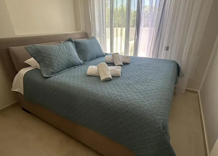 Homes 100m From Никити