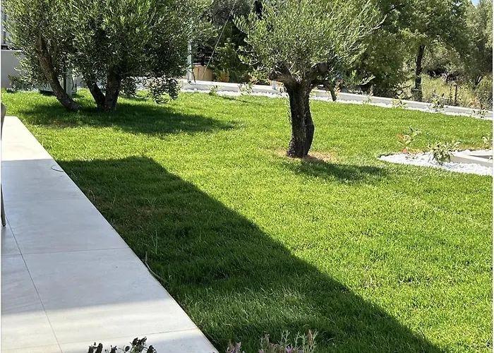 Homes 100m From Никити